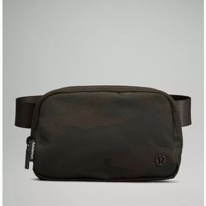 Lululemon Everywhere Belt Bag - Heritage Camo Olive Sargent Green